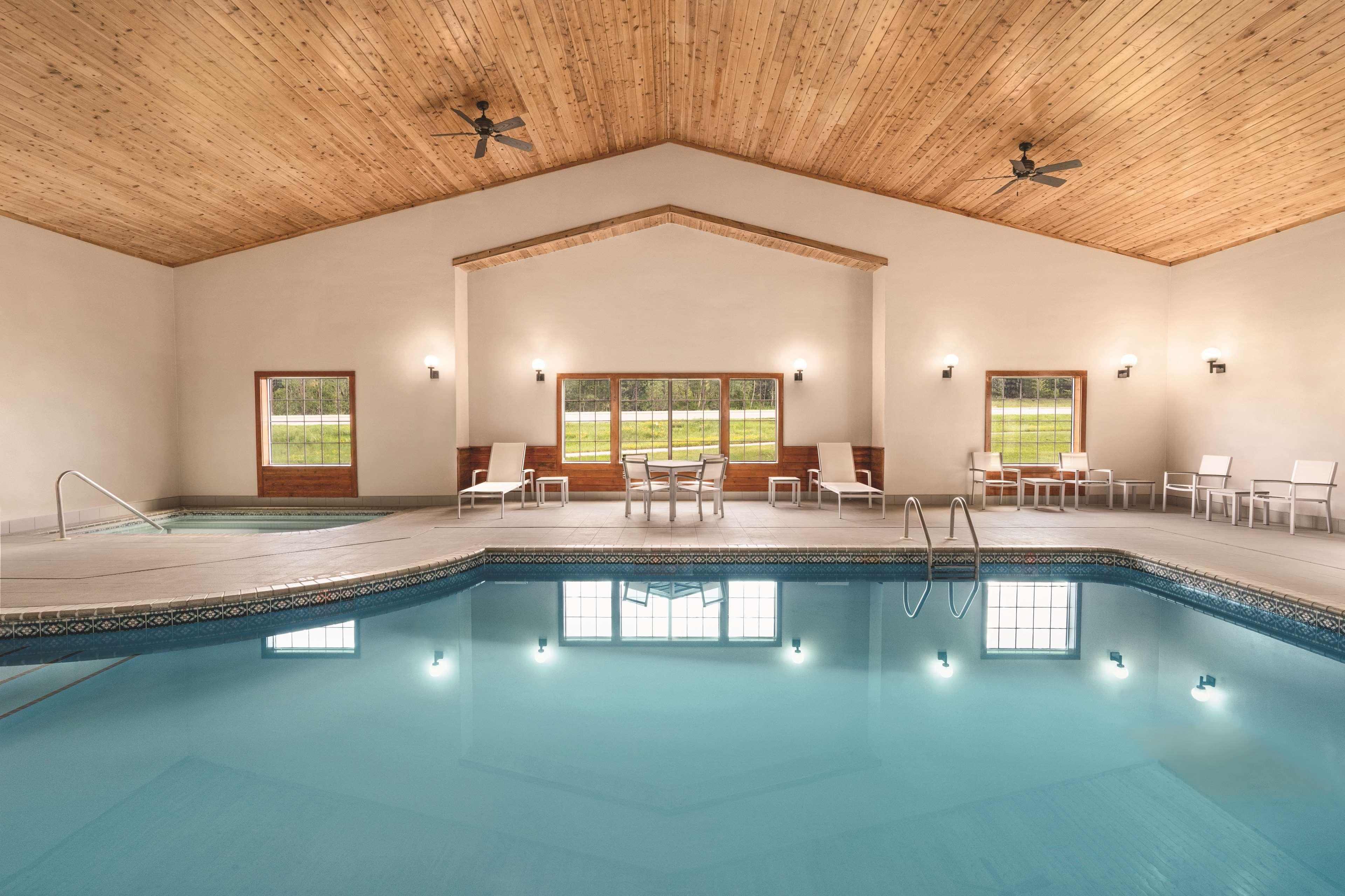 Country Inn & Suites By Radisson, Detroit Lakes, Mn Esterno foto
